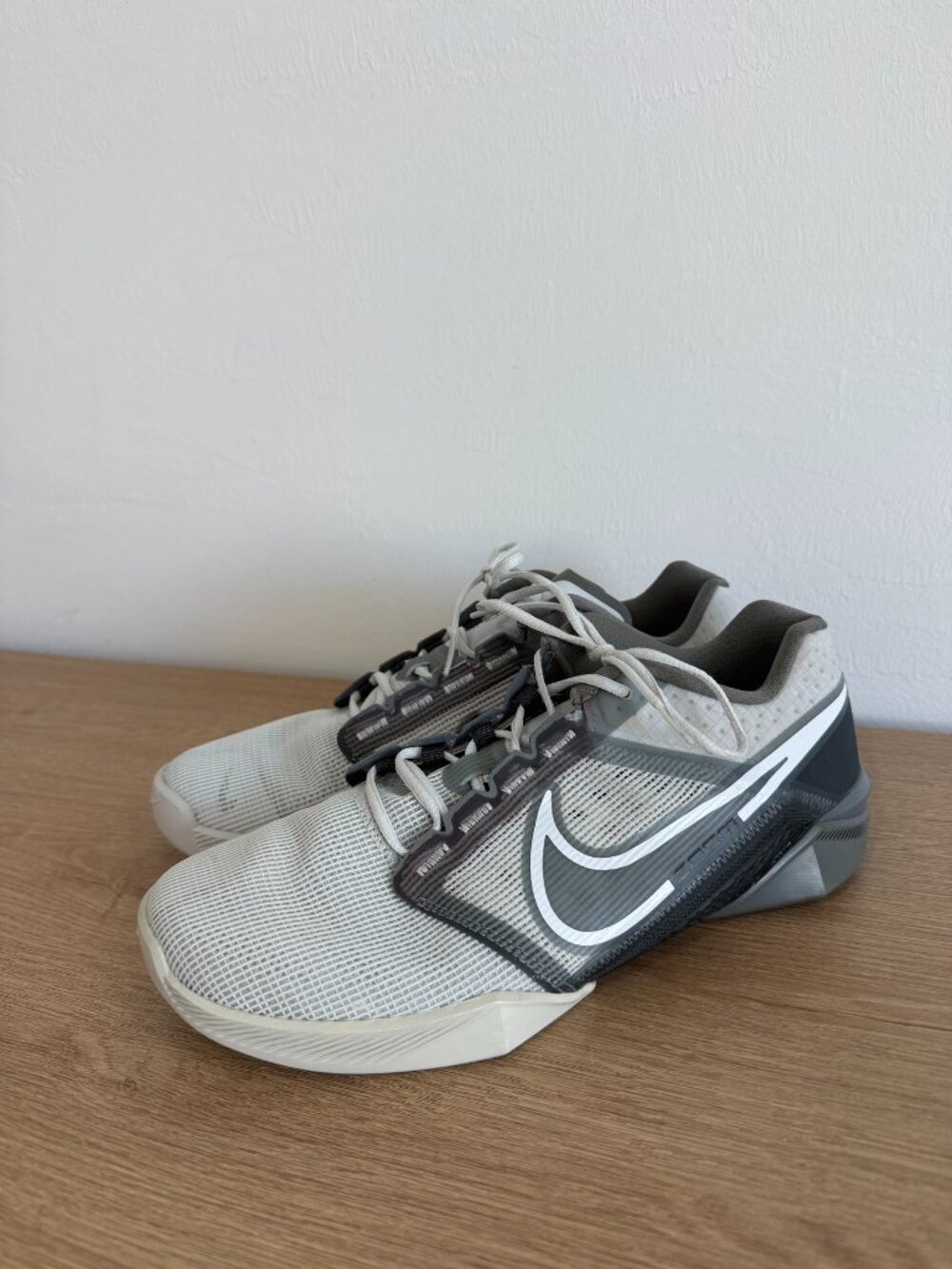 Nike Athletic Sneakers US 8.5 S015